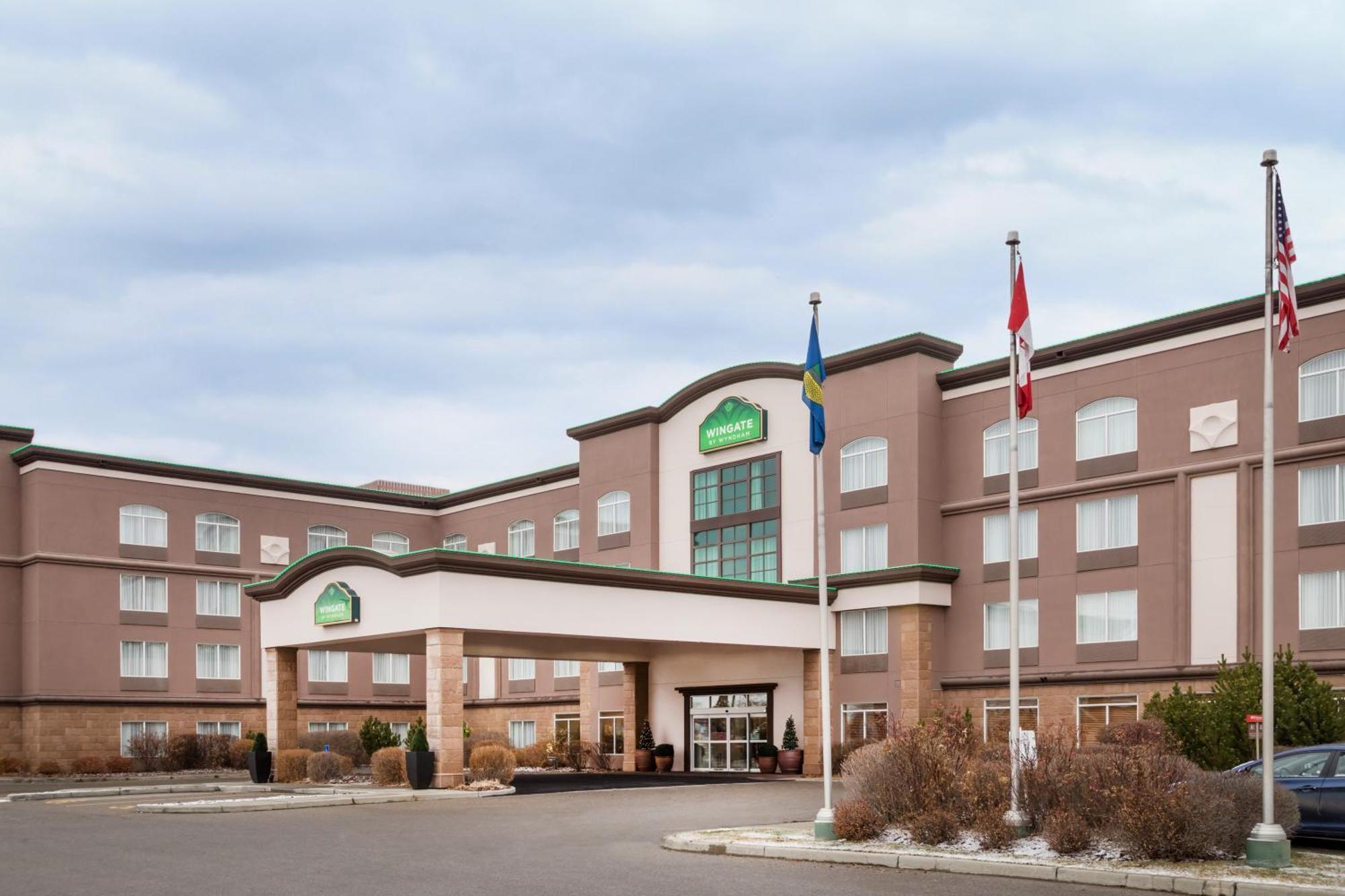 Отель Wingate By Wyndham Calgary South Экстерьер фото