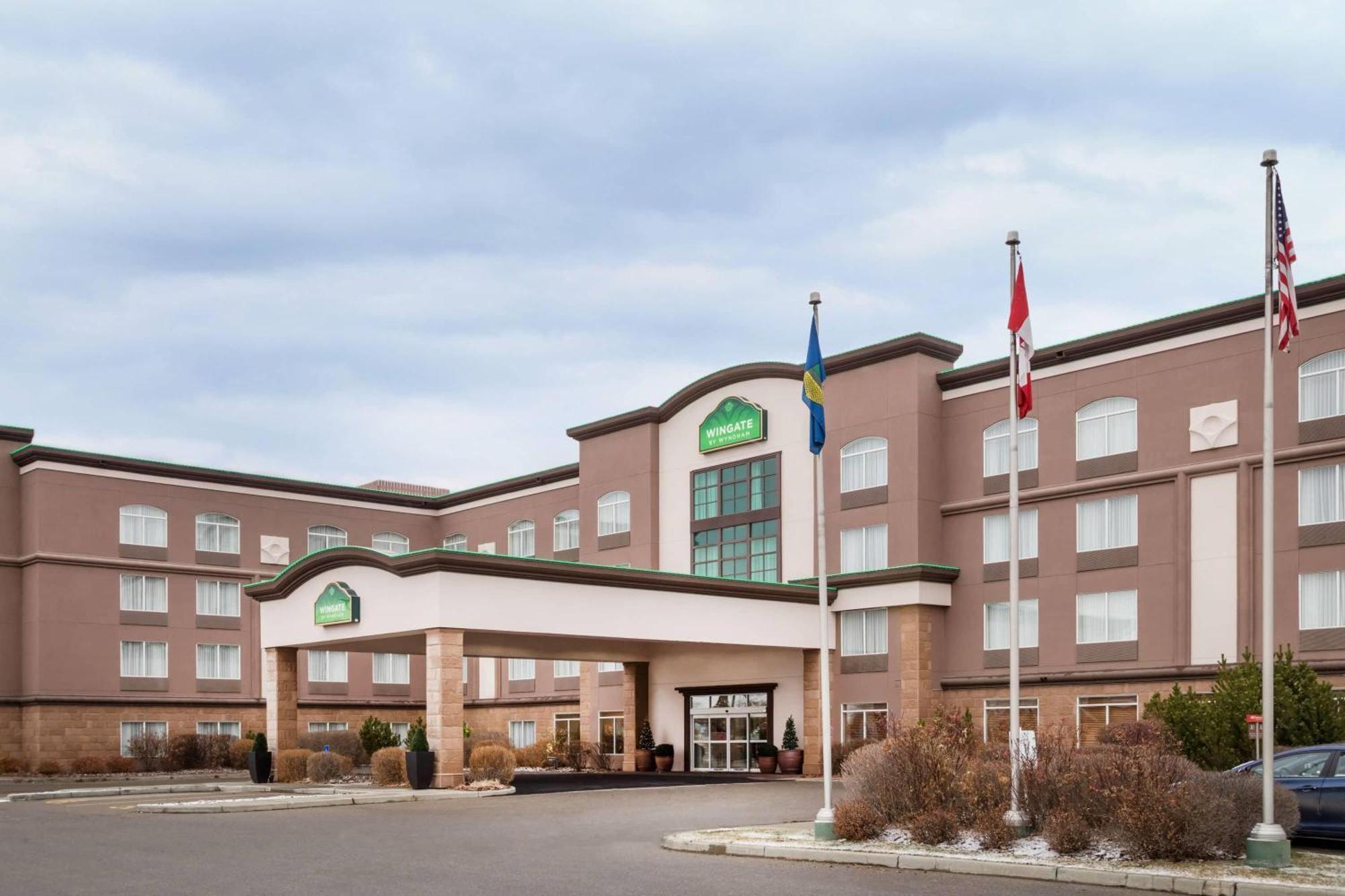 Отель Wingate By Wyndham Calgary South Экстерьер фото